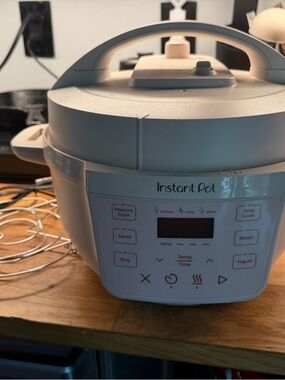 Instant Pot 4 Quart Multi-Cooker in White